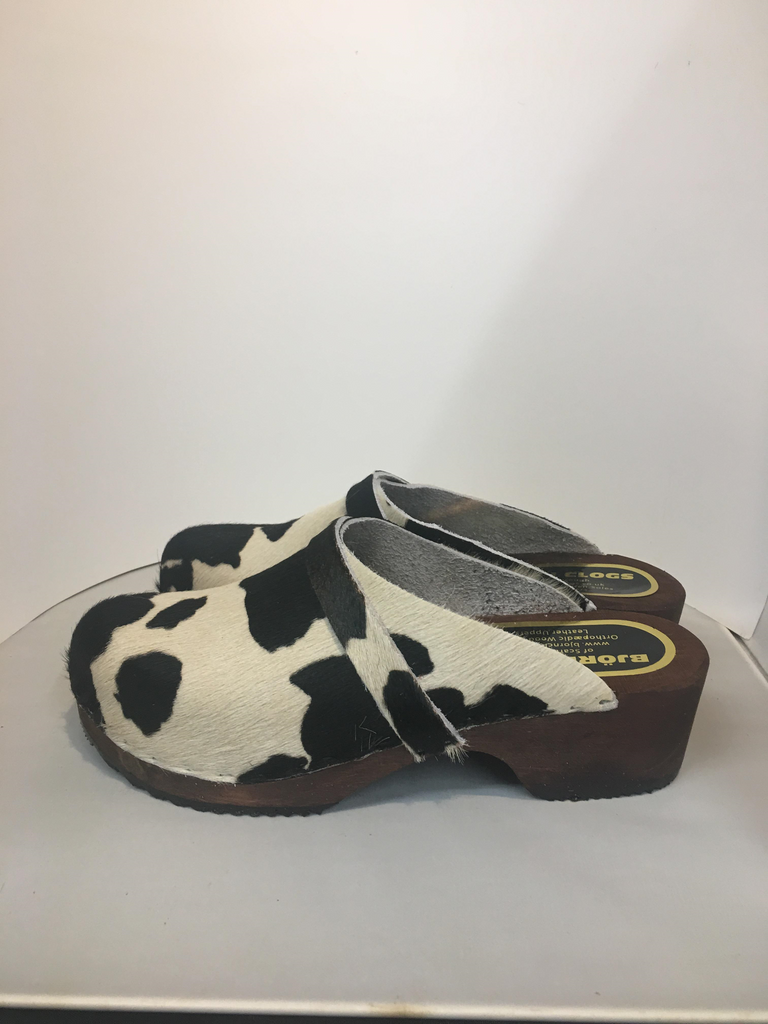 Cow top skin clogs